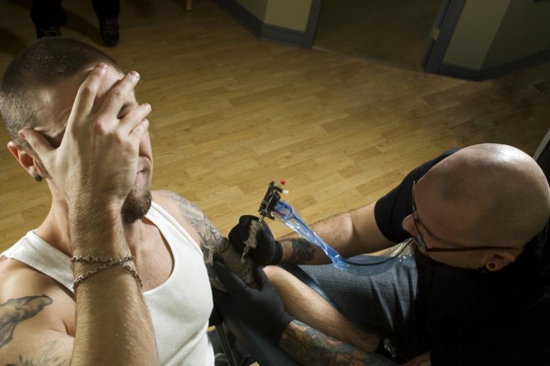 crema anestésica en tatuajes